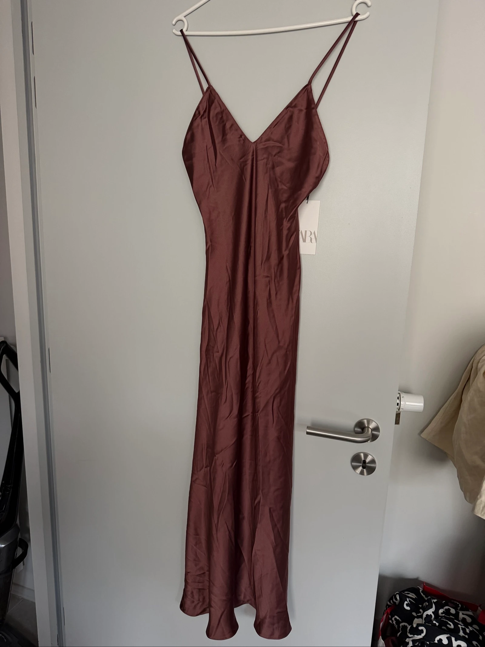 Robe longue satinée Zara bordeaux marron – Taille XS – Neuve avec étiquette